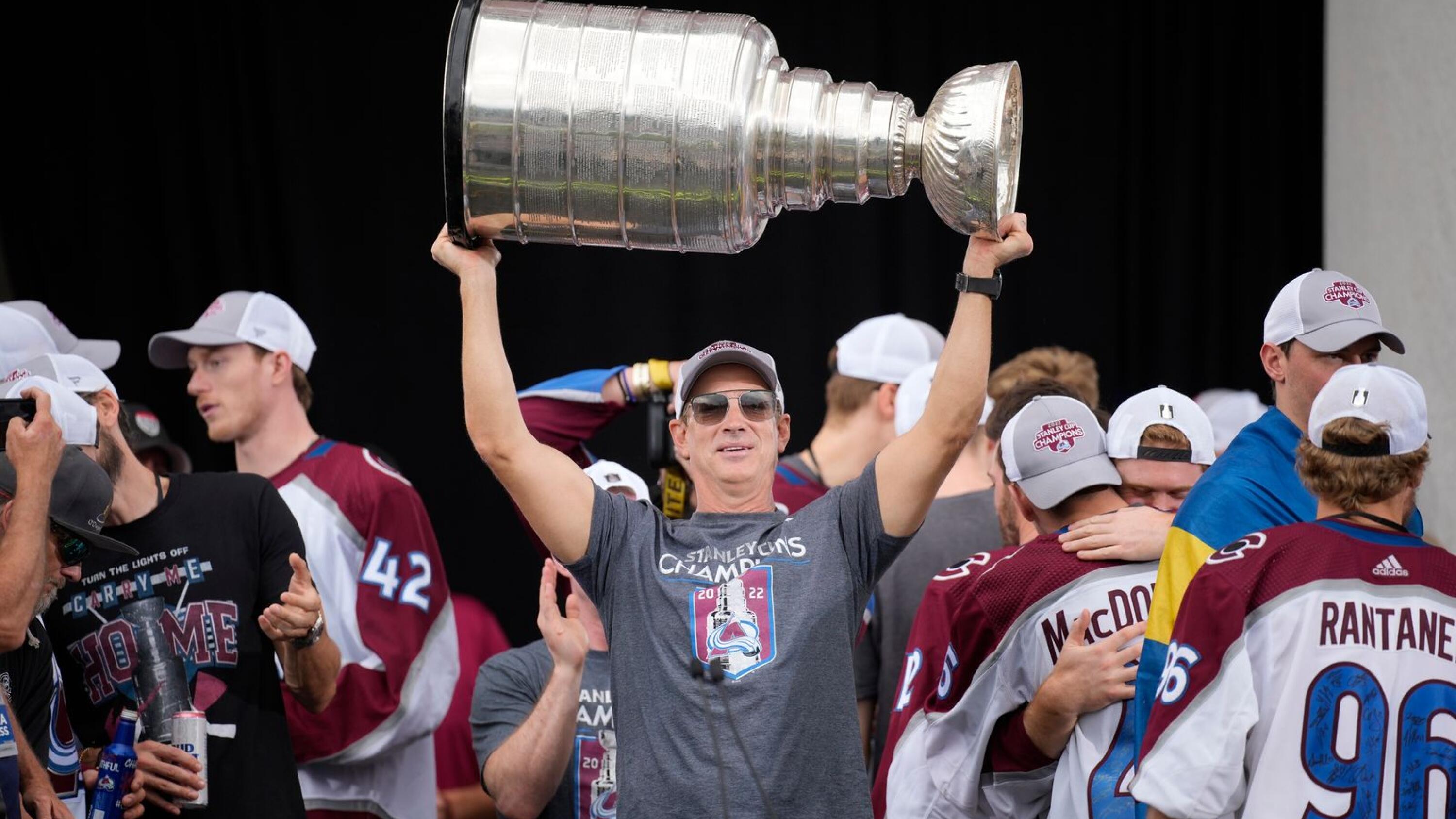 Sakic named Avs' GM in front office shakeup