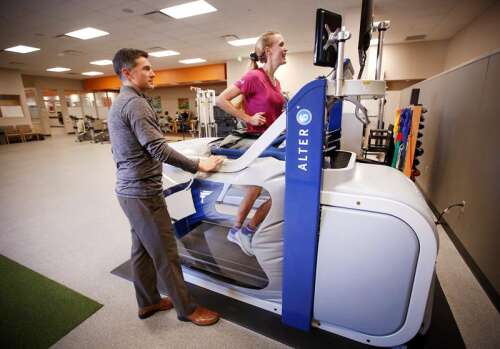 Anti gravity treadmill speeds healing of leg injuries The