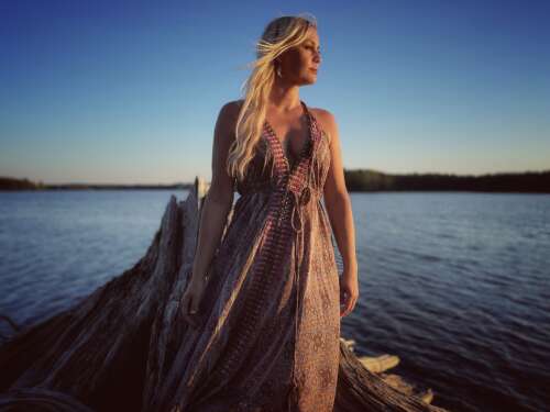 Folk singer Sofia Talvik to perform in Farmington