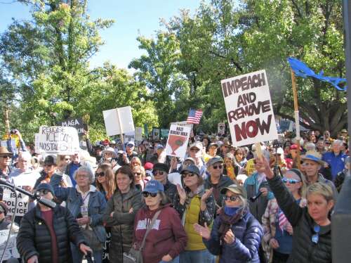 Thousands protest in Santa Fe, Albuquerque for No Kings day