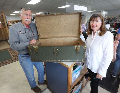 Woman visiting Durango reunited with family heirloom 48 years later - Vimarsana News