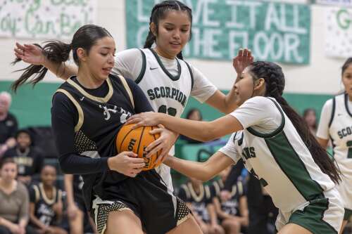 Hobbs soars past Farmington 70-43 in Class 5A showdown