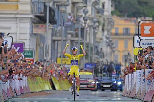 Tears of joy for Demi Vollering after winning the Women's Tour de France for the second time