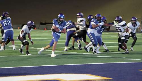 Bloomfield opens title defense outscoring over Clovis 45-36