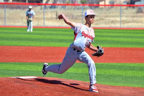 Ignacio splits doubleheader with Del Norte - Vimarsana News