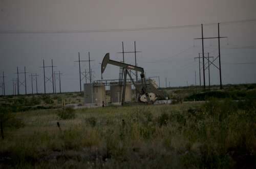 Nearly 900 people sign environmental groups’ petition for stricter New Mexico oil and gas rules