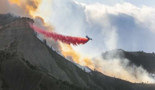 Firefighters to take advantage of favorable weather conditions today on Perins Peak Fire - Vimarsana News