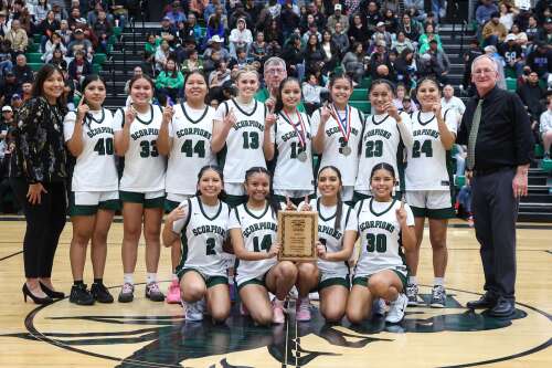Farmington captures Sanders Invitational title with decisive 49-30 win over Navajo Prep