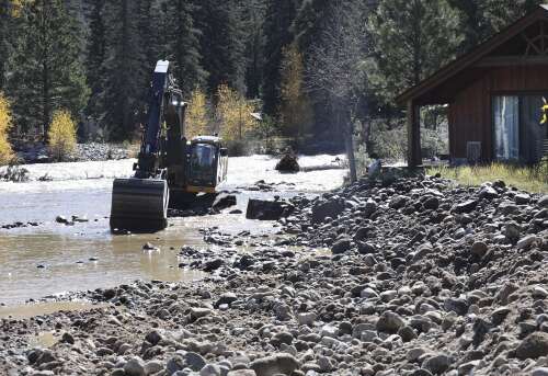 What role does climate change play in extreme weather events like flooding at Vallecito?