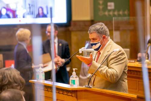 Colorado lawmaker drops gun in Capitol while hurrying to abortion vote - Vimarsana News