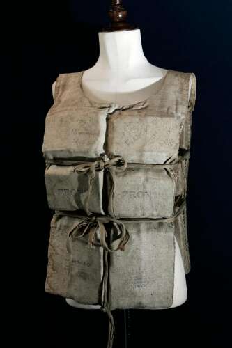 Life jacket worn by a passenger who survived the Titanic auctioned off for over $900,000 — GLOBAL — ERYU PROJECT
