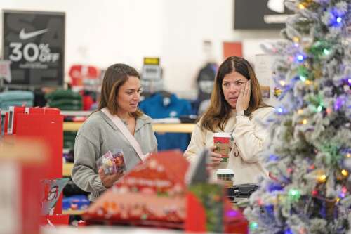 U.S. retailers watch Black Friday traffic for a hoped-for holiday halo effect