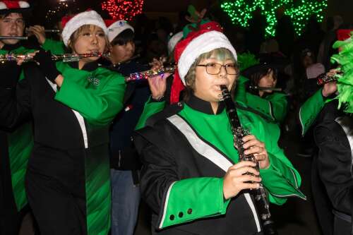 Residents defy cold weather for Farmington Christmas parade