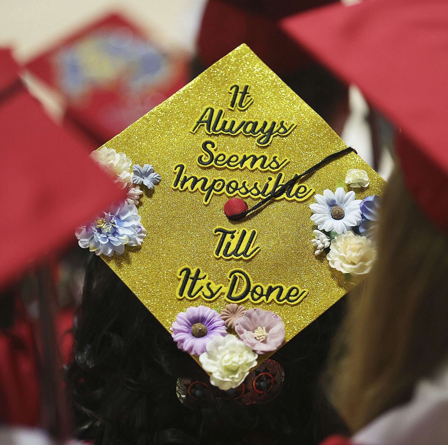 23 graduation caps with unique messages from Southern California's 2023  seniors – Orange County Register