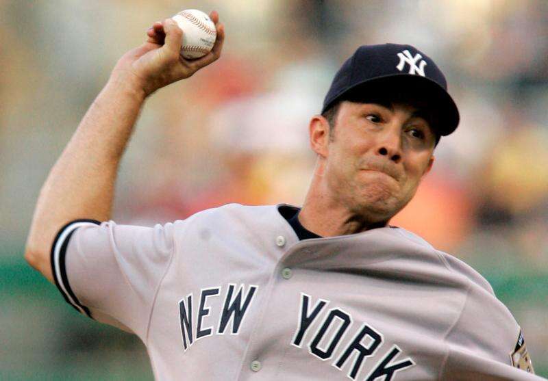 Photo: Yankees Mike Mussina honored at Yankee Stadium