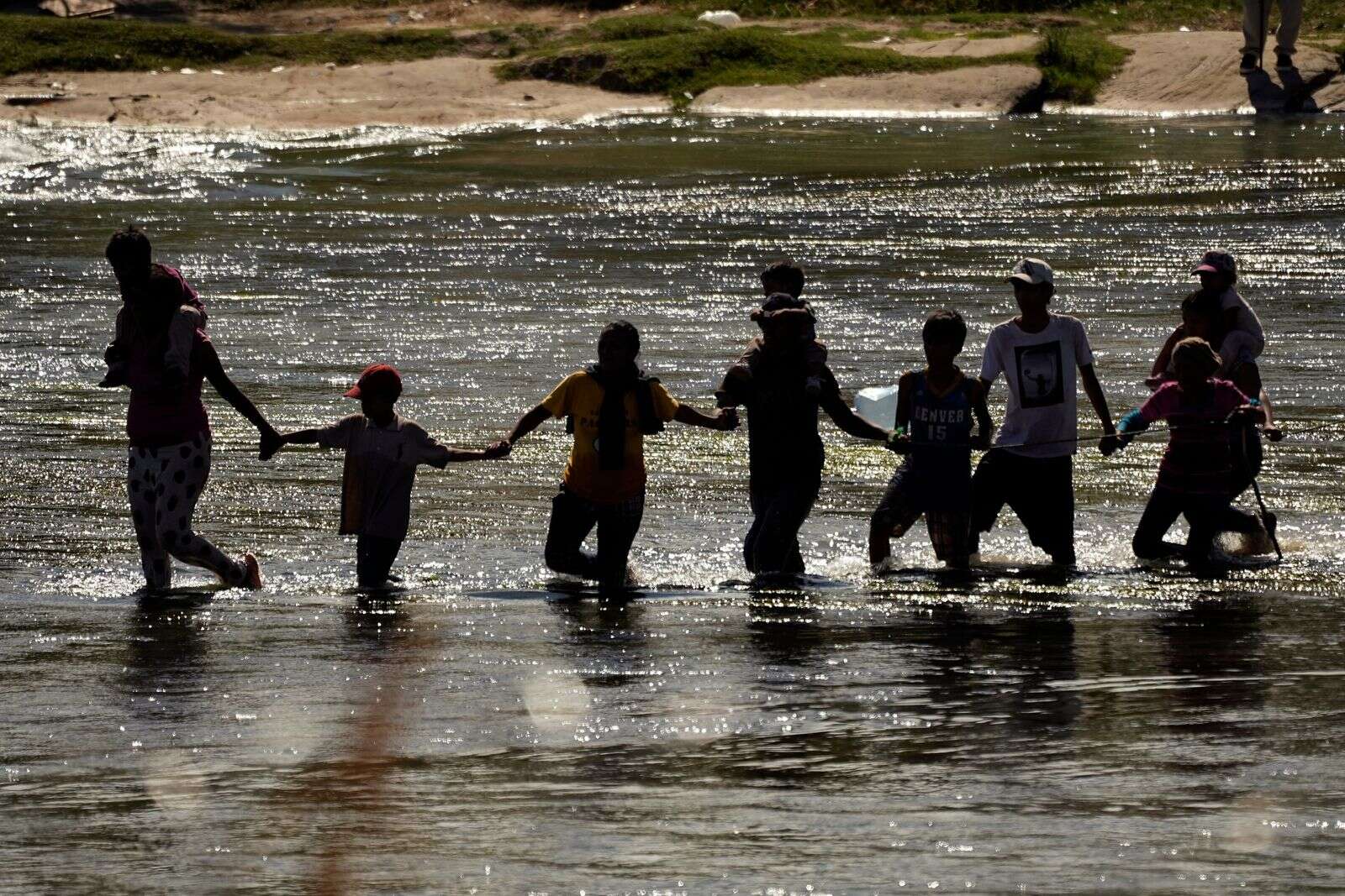 Some crossings on Mexico border close as cities, agents confront migrant  arrivals – The Journal