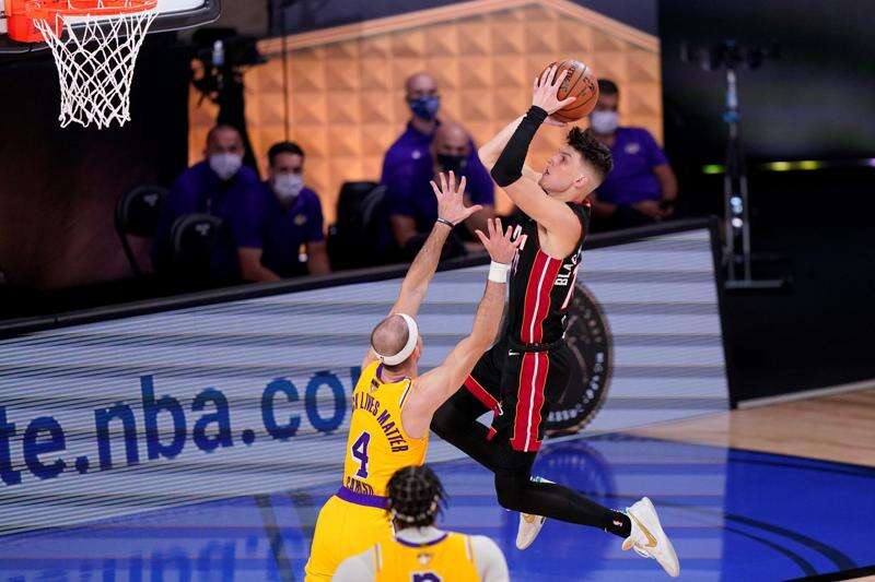 Lakers LeBron James roll in Game 1 of NBA Finals against Heat