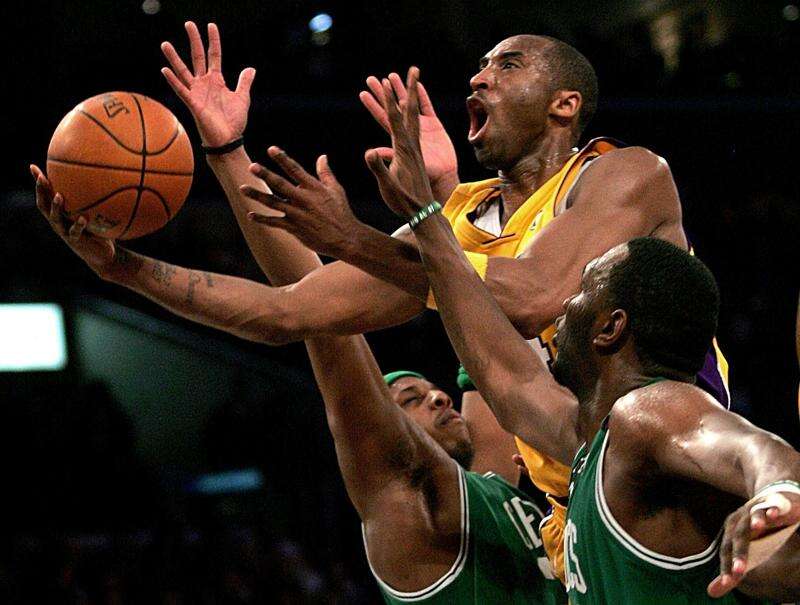 Bill Russell wears Kobe Bryant jersey to Celtics-Lakers game