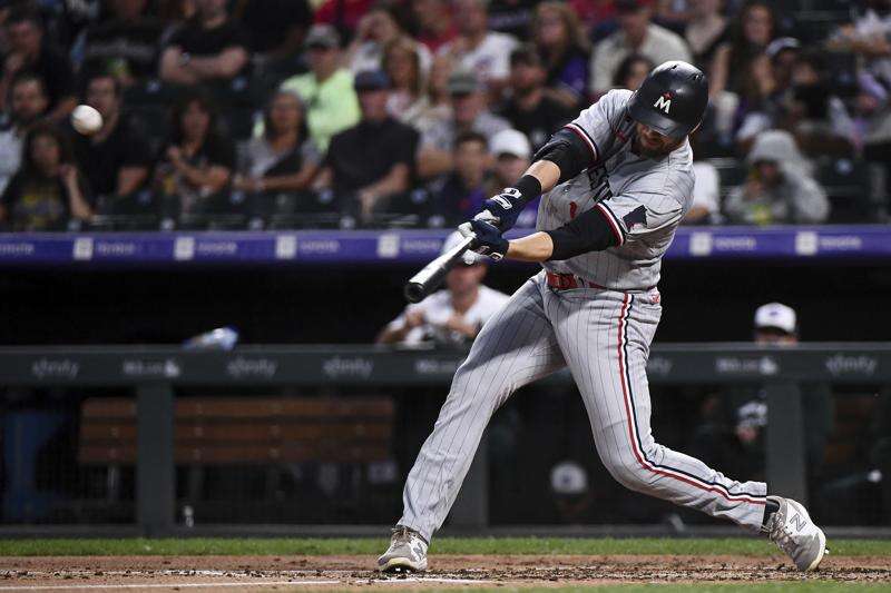 Rockies win season-best third straight game, first home series