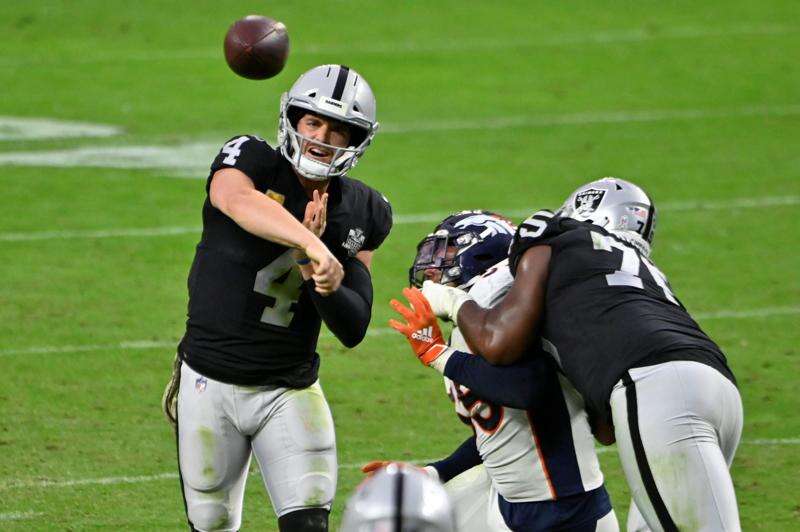 Raiders run over mistake-prone Broncos 37-12