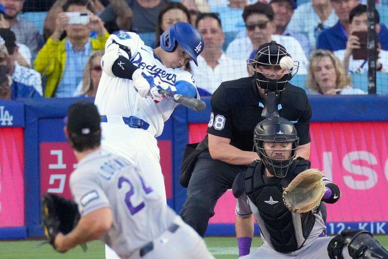 Shohei Ohtani hits his 300th career homer, a leadoff shot for