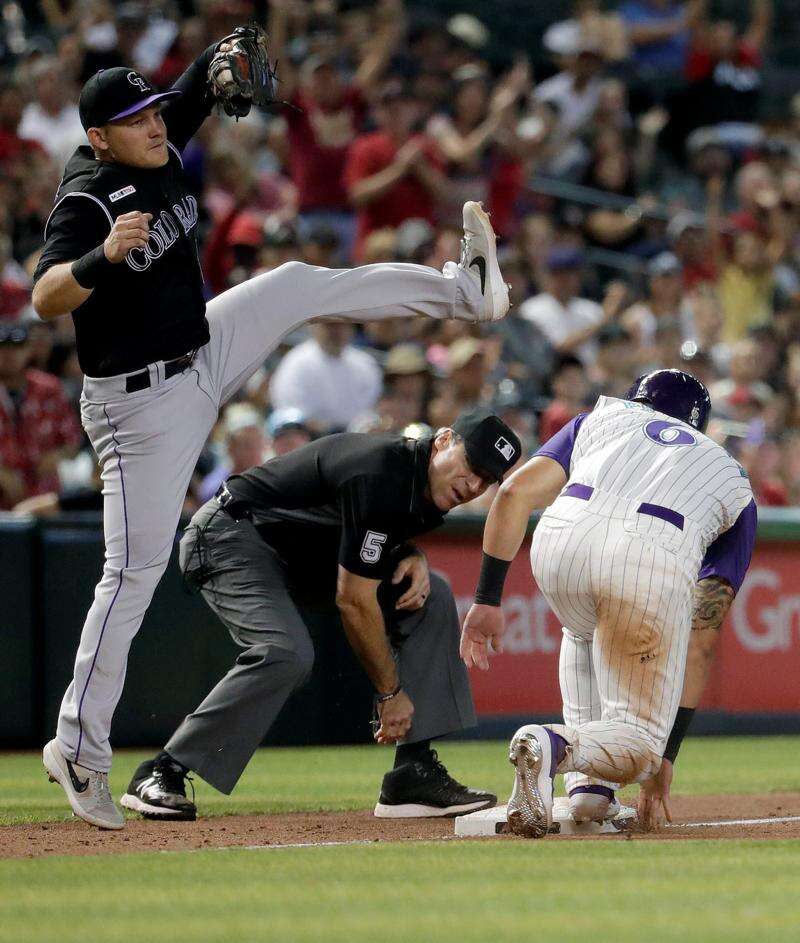 David Peralta's clutch hit completes Dodgers' 2-game sweep of