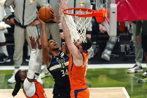 Bucks' Giannis Antetokounmpo Returns in Finals Loss to Suns - The New York  Times