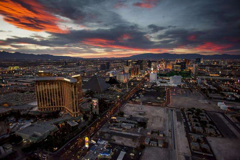 Las Vegas Casinos Reopen With $30-a-Night Rooms on the Strip - Bloomberg