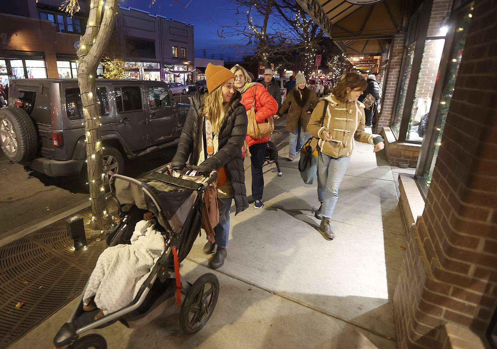 Shoppers fill downtown Durango for Noel Night The Durango Herald