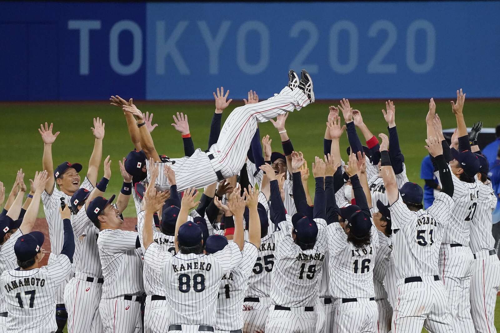 U.S.A. team manager SCIOSCIA Mike (L, 54) attends an opening ceremony ahead  of the Baseball Gold Medal Game against Japan at Yokohama Stadium in  Kanagawa Prefecture on Aug. 7, 2021. ( The