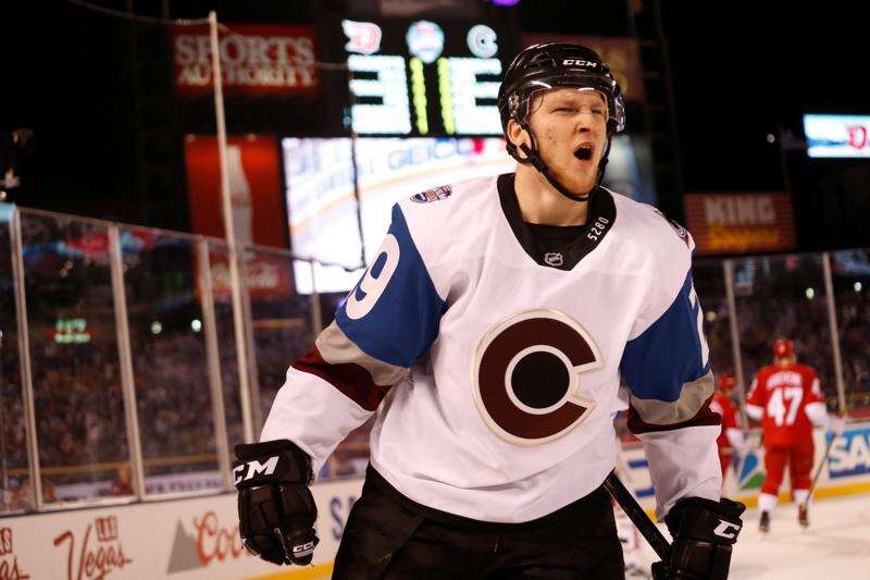 Avalanche defeat Red Wings in Stadium Series alumni game 