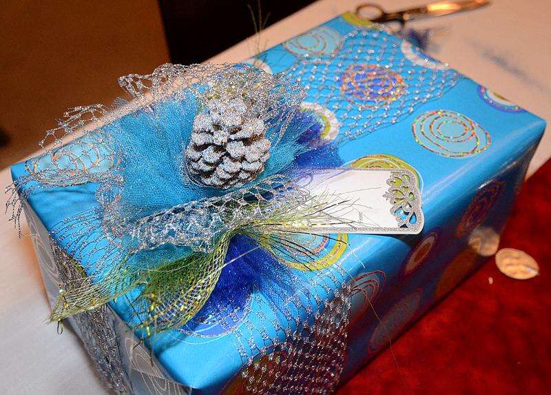 12 Creative Gift Wrap Ideas Using Simple Brown Paper - Cindy