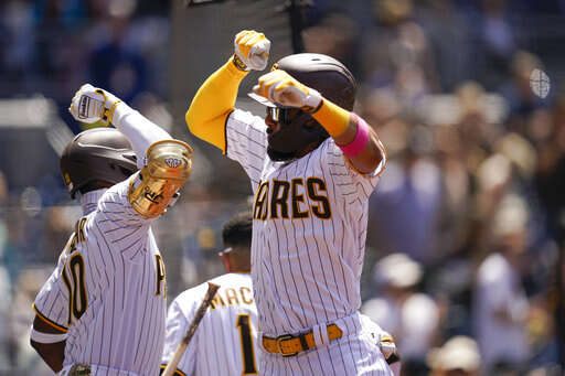 Padres' Fernando Tatís Jr. moves to outfield, GOES OFF! (2 homers, 4 hits)  