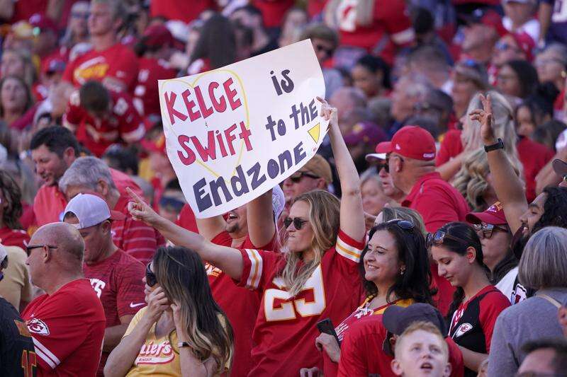 NFL star Travis Kelce puzzles fans with pronunciation of last name