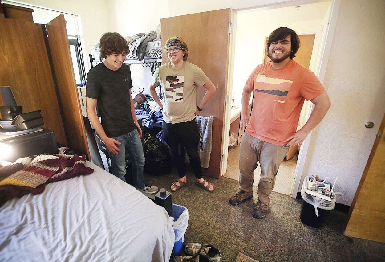 Photos Students move in at Fort Lewis College The Durango Herald