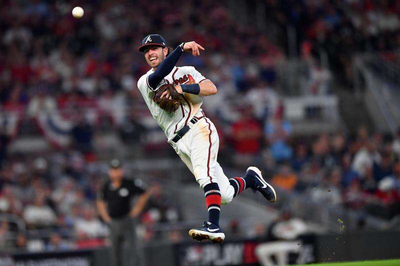 Cardinals score four runs in ninth, hold off Braves in NLDS opener