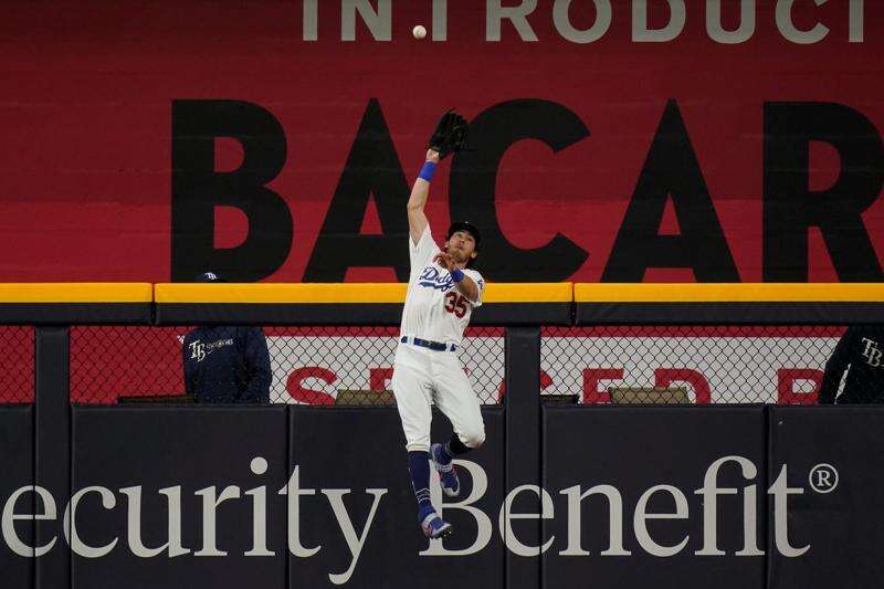 Clayton Kershaw dominant as Dodgers win Game 1 of World Series