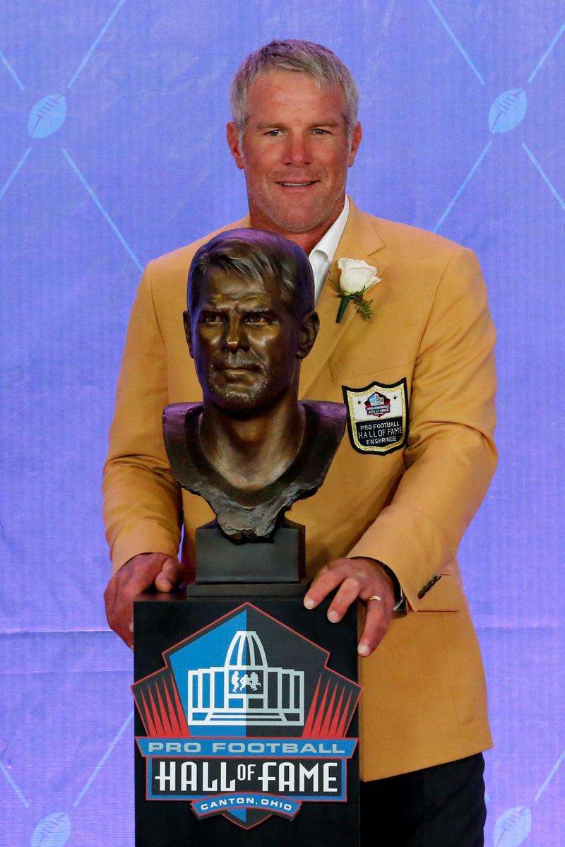 Brett Favre leads Pro Football Hall of Fame class