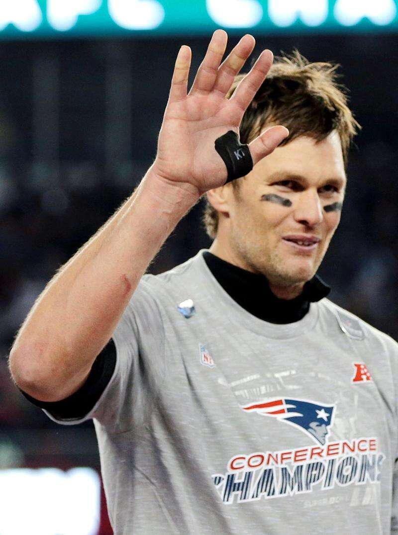 Brady shakes off hand injury, leads Pats to comeback win vs. Jaguars