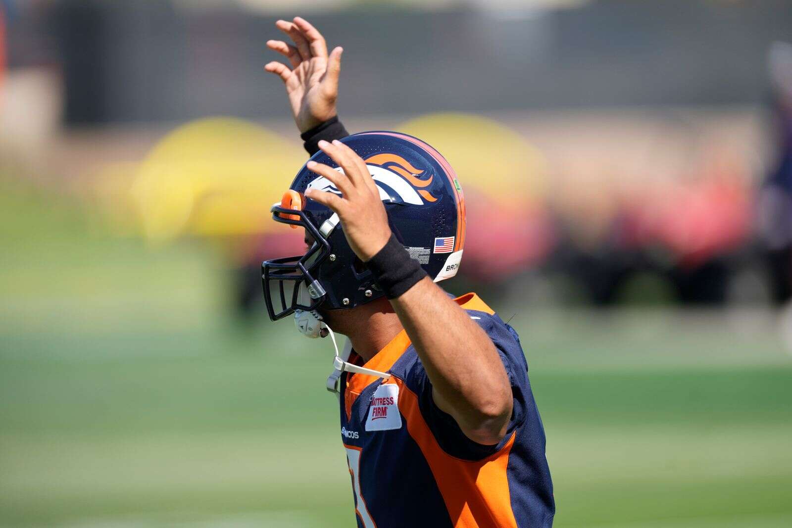 Russell Wilson ushers in new Broncos era, in a hurry to win