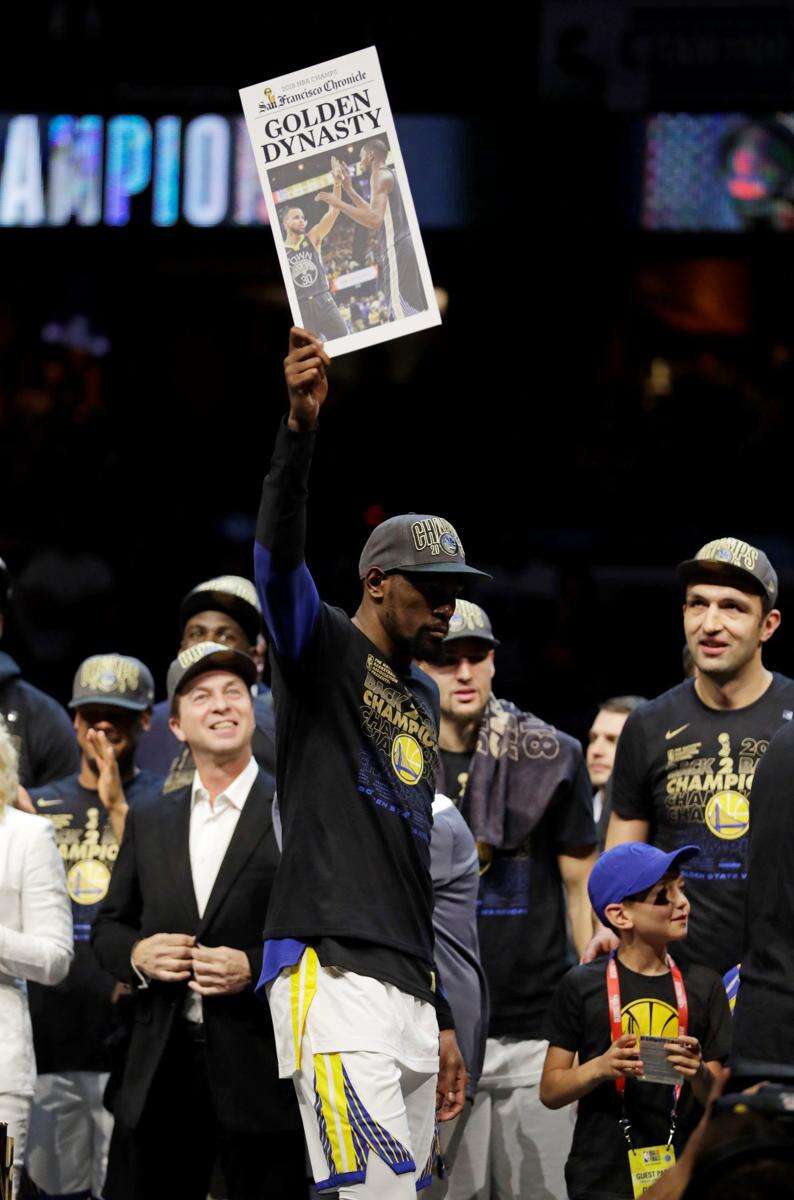 Bill Russell clears up the Kevin Durant drama at the Warriors' trophy  ceremony