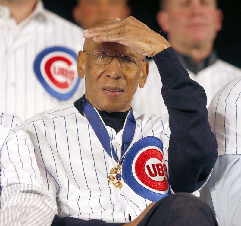 Cubs Hall of Fame shortstop Ernie Banks dies