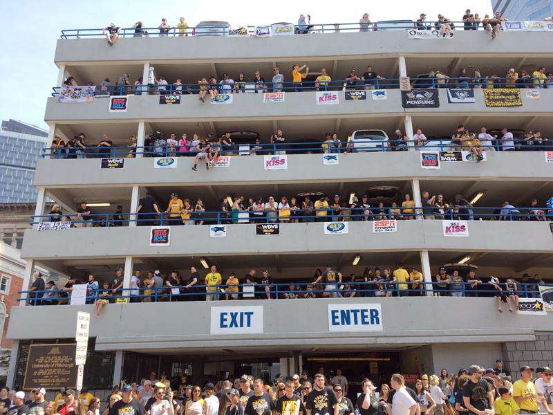 Thousands line streets at Penguins' Cup parade - Sports Illustrated