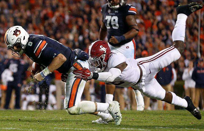 Auburn defensive back Carlton Davis (6) breaks up a pass intended