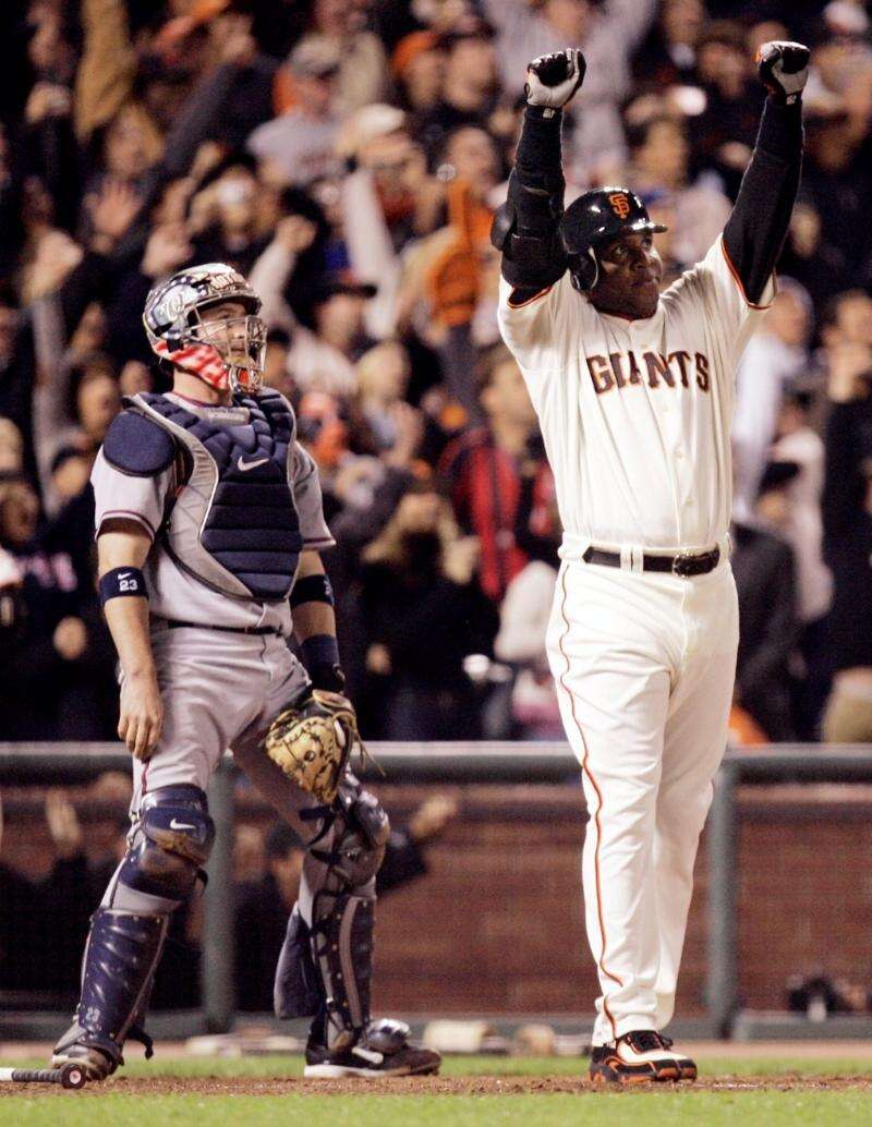 Giants hint at retiring Barry Bonds' jersey