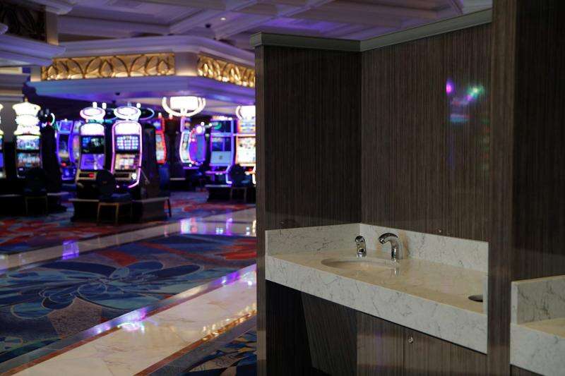 Las Vegas reopening: Casinos downtown open coronavirus measures