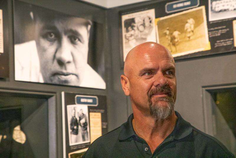 Larry Walker's Hall plaque to feature Rockies cap, not Expos