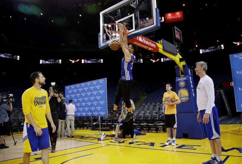 Lebron james dunking store on steph curry