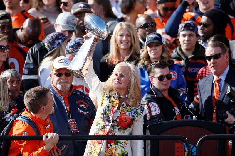 Broncos Fans and Police Clash After Super Bowl 50