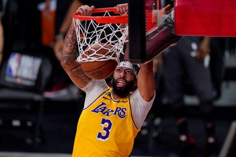 Lakers LeBron James roll in Game 1 of NBA Finals against Heat